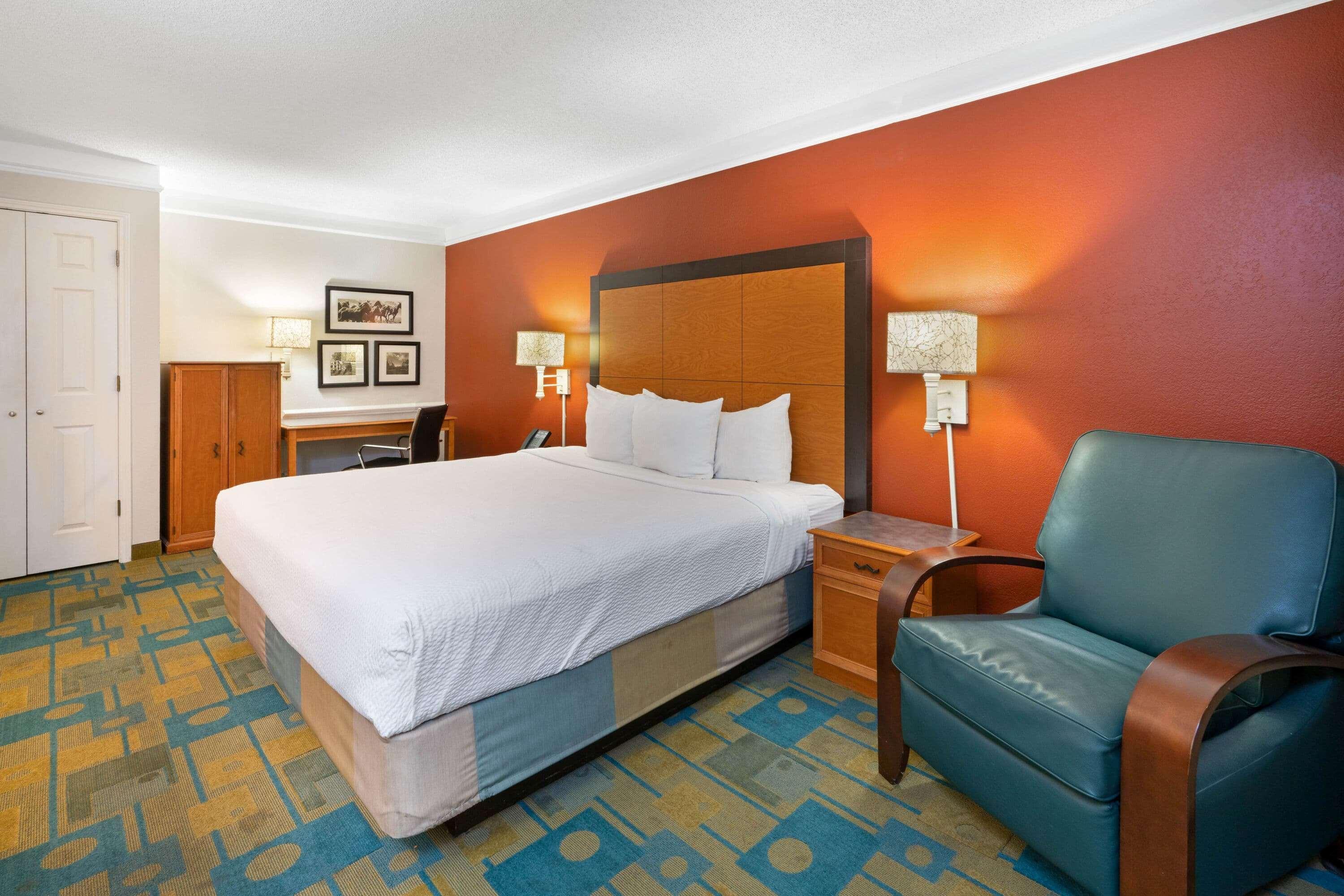 La Quinta Inn By Wyndham Phoenix Sky Harbor Airport Tempe Exterior photo
