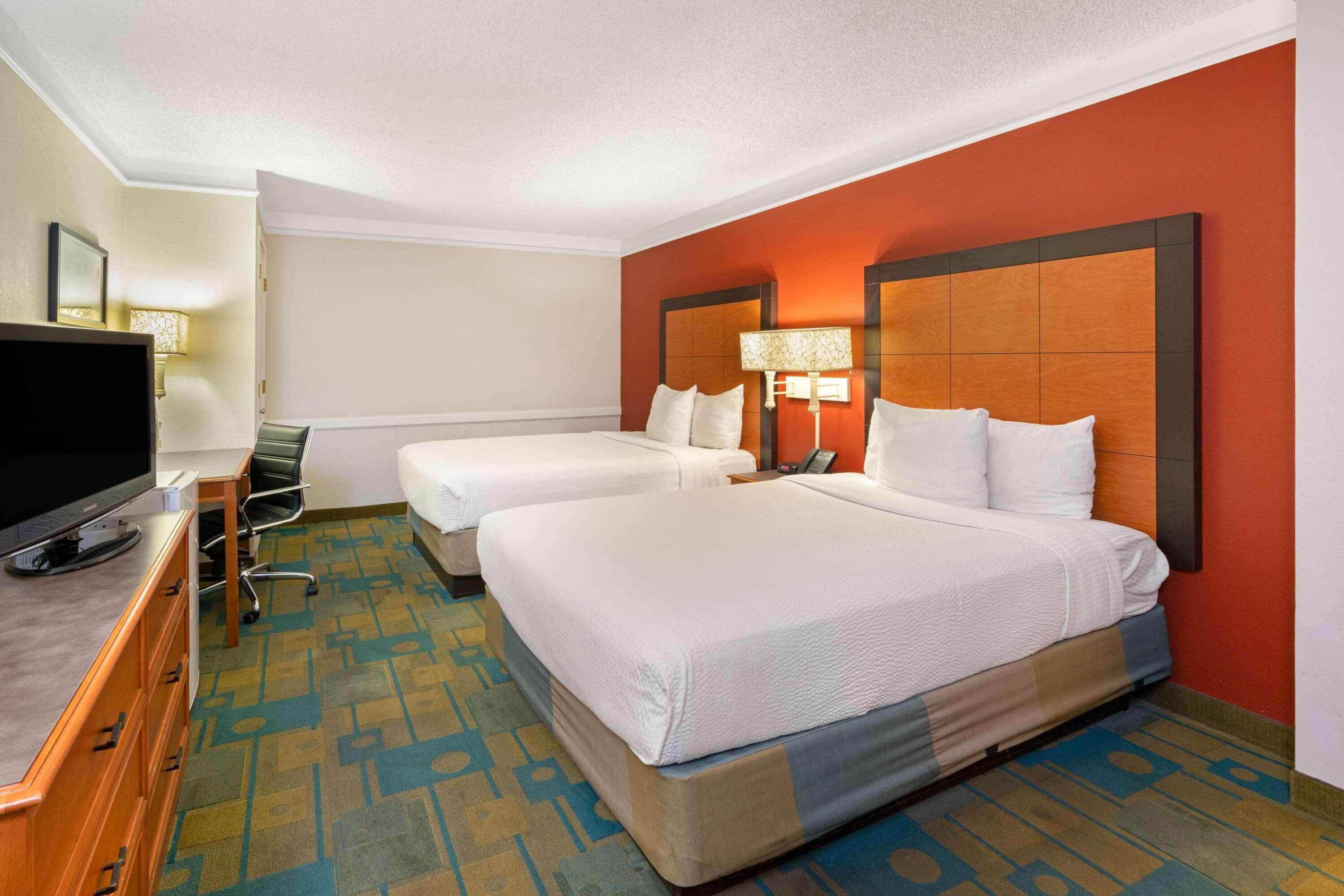 La Quinta Inn By Wyndham Phoenix Sky Harbor Airport Tempe Exterior photo