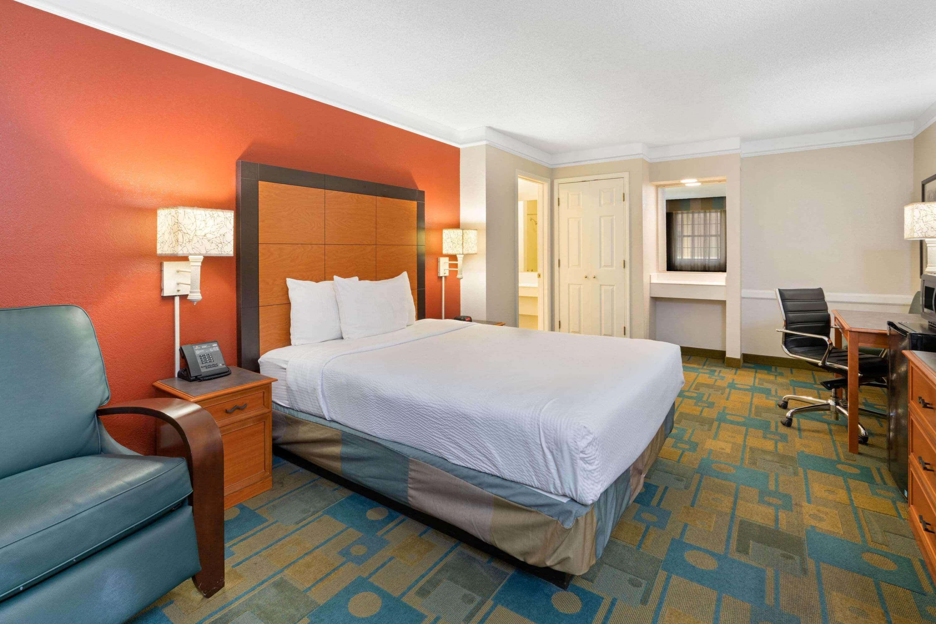 La Quinta Inn By Wyndham Phoenix Sky Harbor Airport Tempe Exterior photo