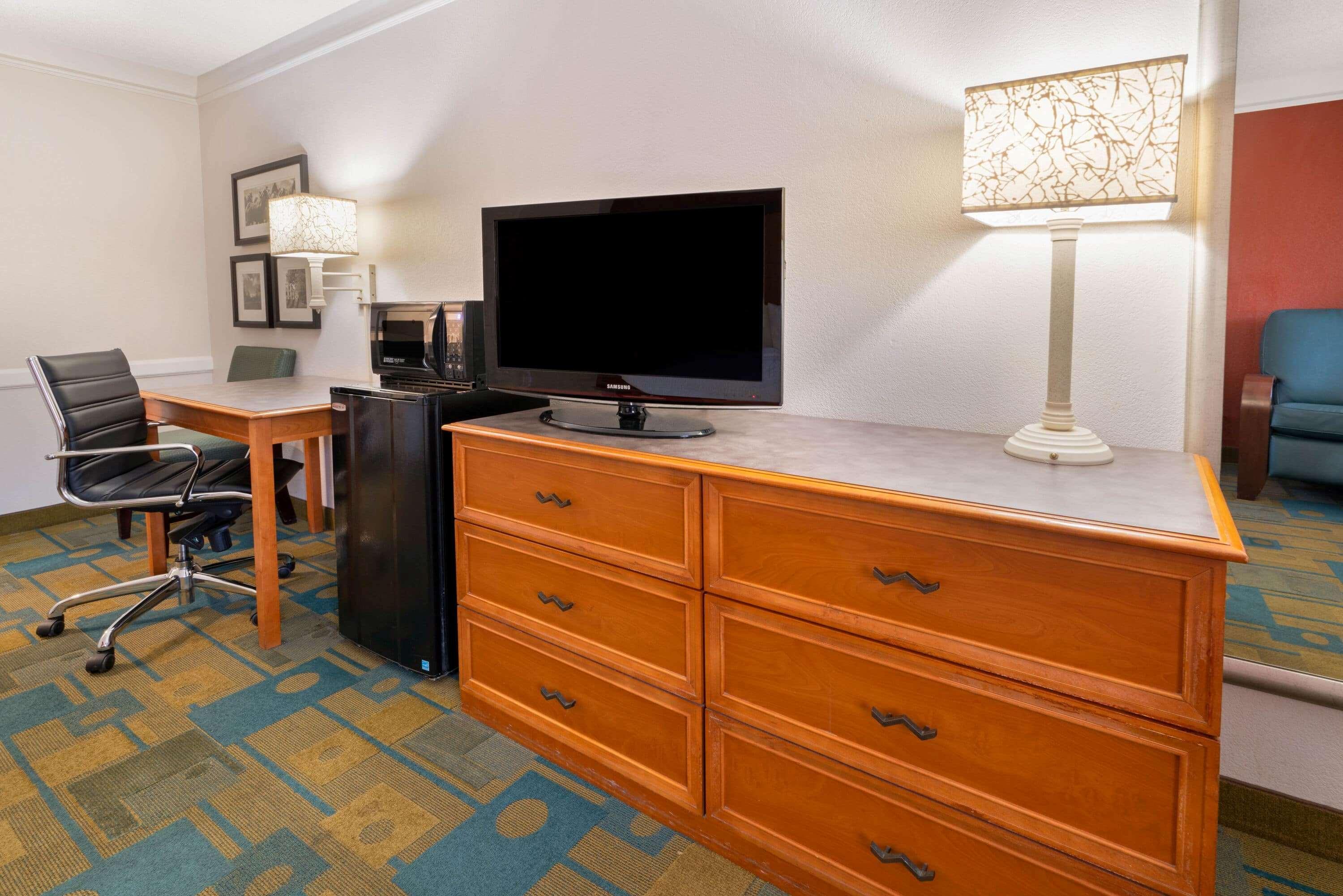 La Quinta Inn By Wyndham Phoenix Sky Harbor Airport Tempe Exterior photo