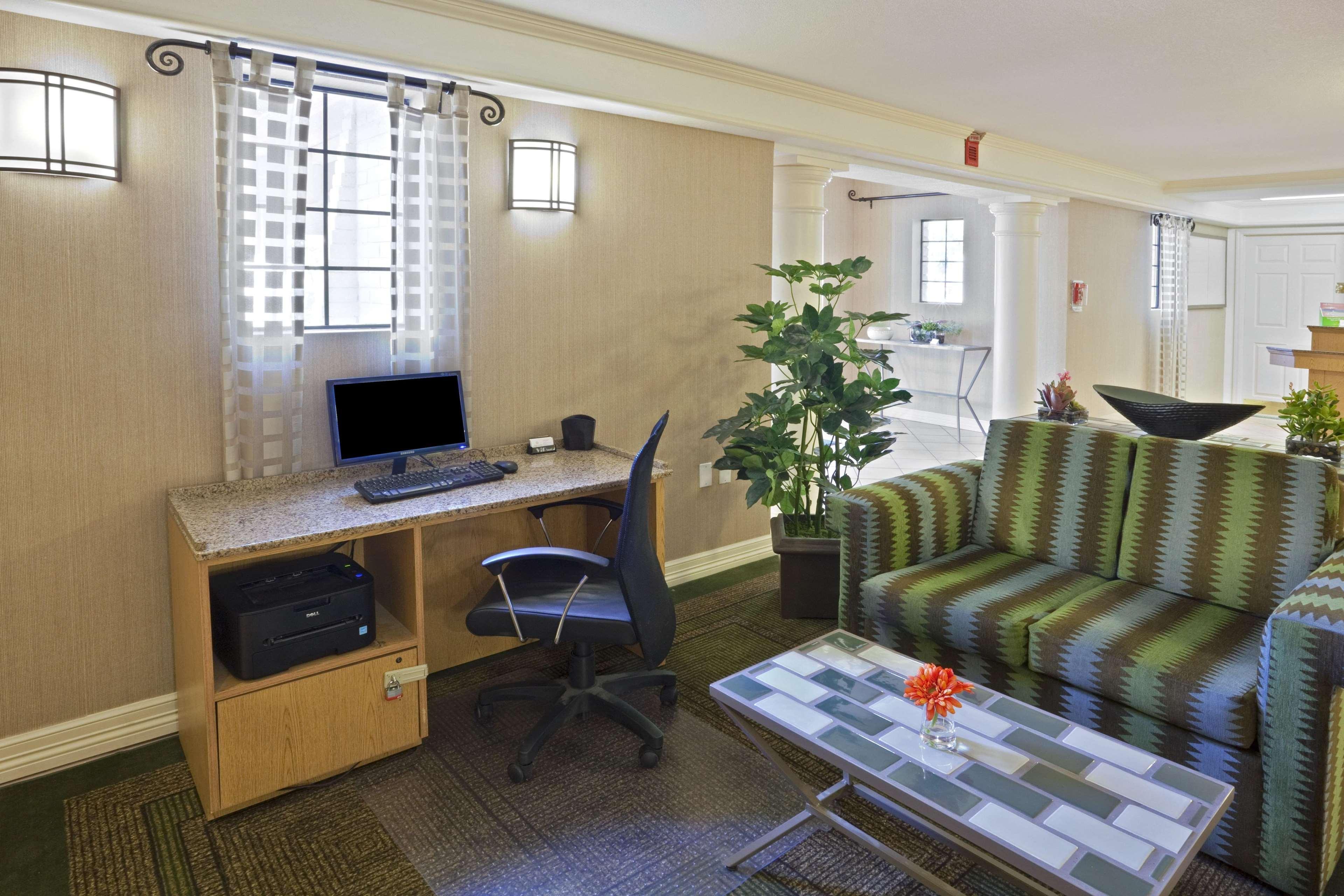 La Quinta Inn By Wyndham Phoenix Sky Harbor Airport Tempe Exterior photo