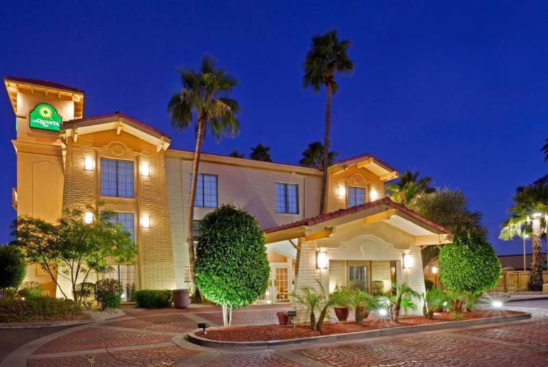 La Quinta Inn By Wyndham Phoenix Sky Harbor Airport Tempe Exterior photo