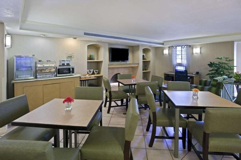 La Quinta Inn By Wyndham Phoenix Sky Harbor Airport Tempe Exterior photo
